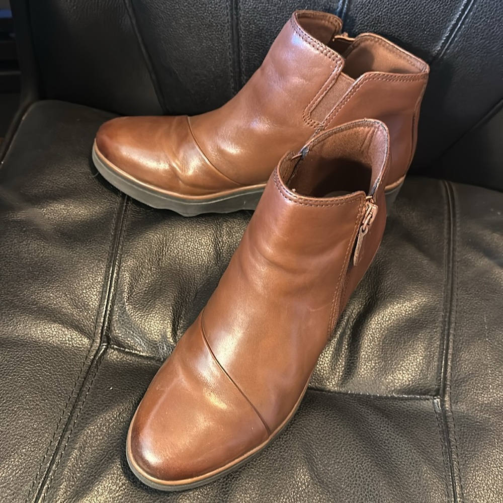 Clarks Mazy Eastham Leather Booties